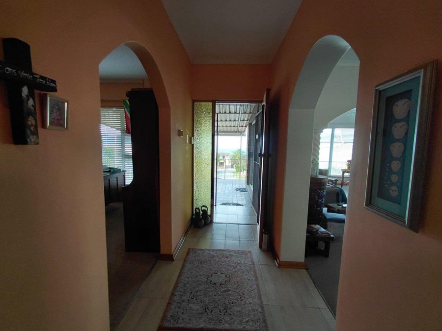 4 Bedroom Property for Sale in Wavecrest Eastern Cape